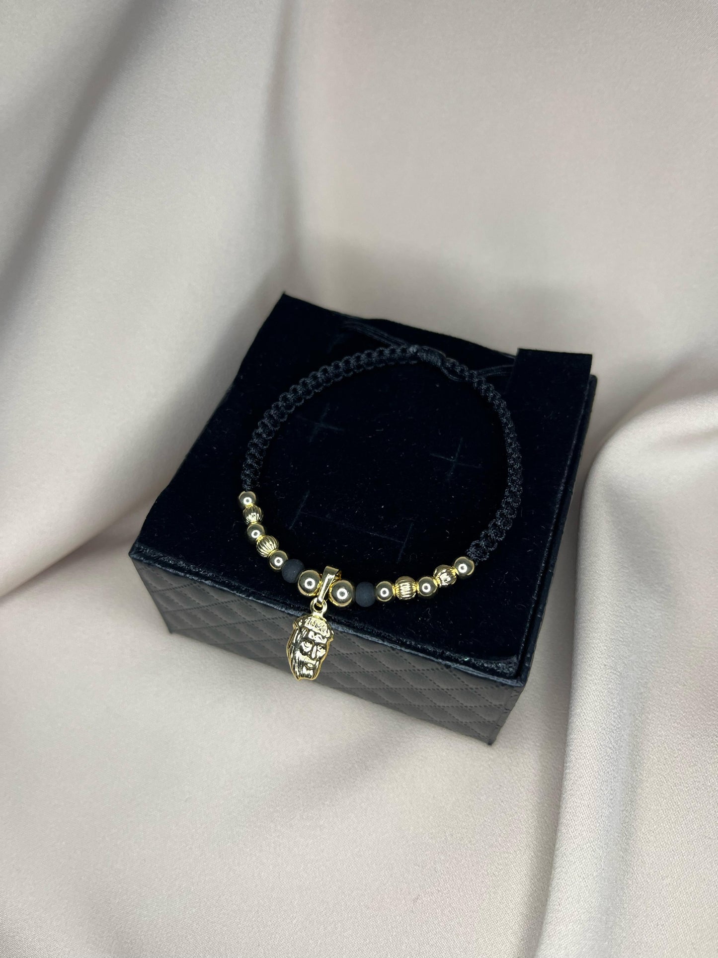 Manilla Dije Cristo Colgante con Neopreno - Oro Laminado 18k